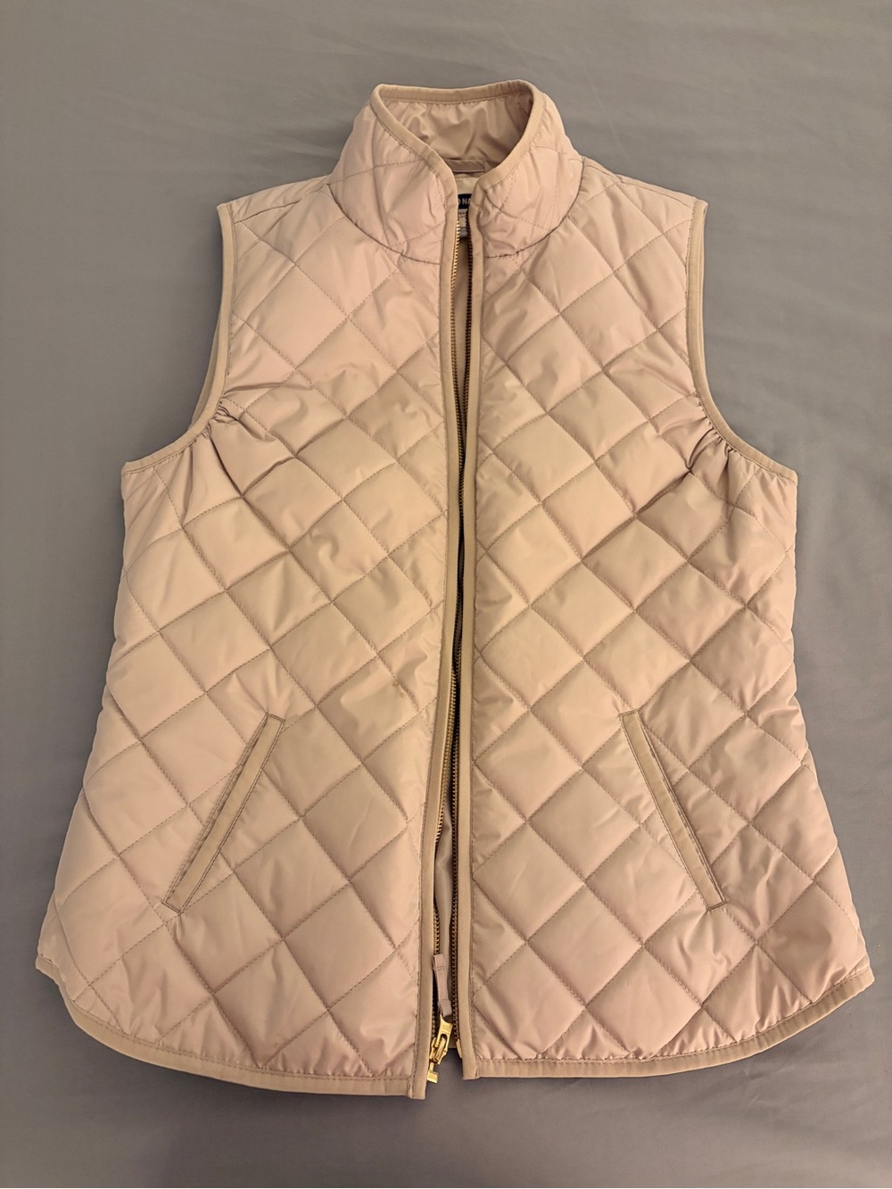 Old Navy Classic Beige Diamond Quilted Puffer Vest – Neutral Layering Piece